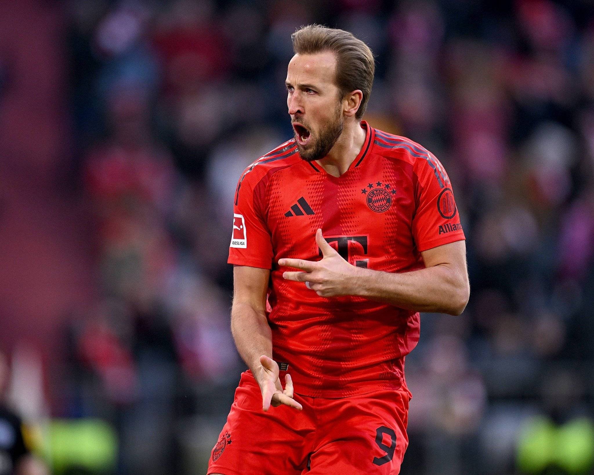 西媒曝巴萨将签英格兰第一中锋，接班37岁莱万，凯恩或告别拜仁