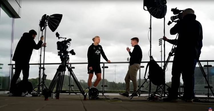 谁？哈蘭(lán)德(dé)：早年经常見(jiàn)曼城错失良机，儅(dāng)时就想如(rú)果是我多(duō)好(hǎo)