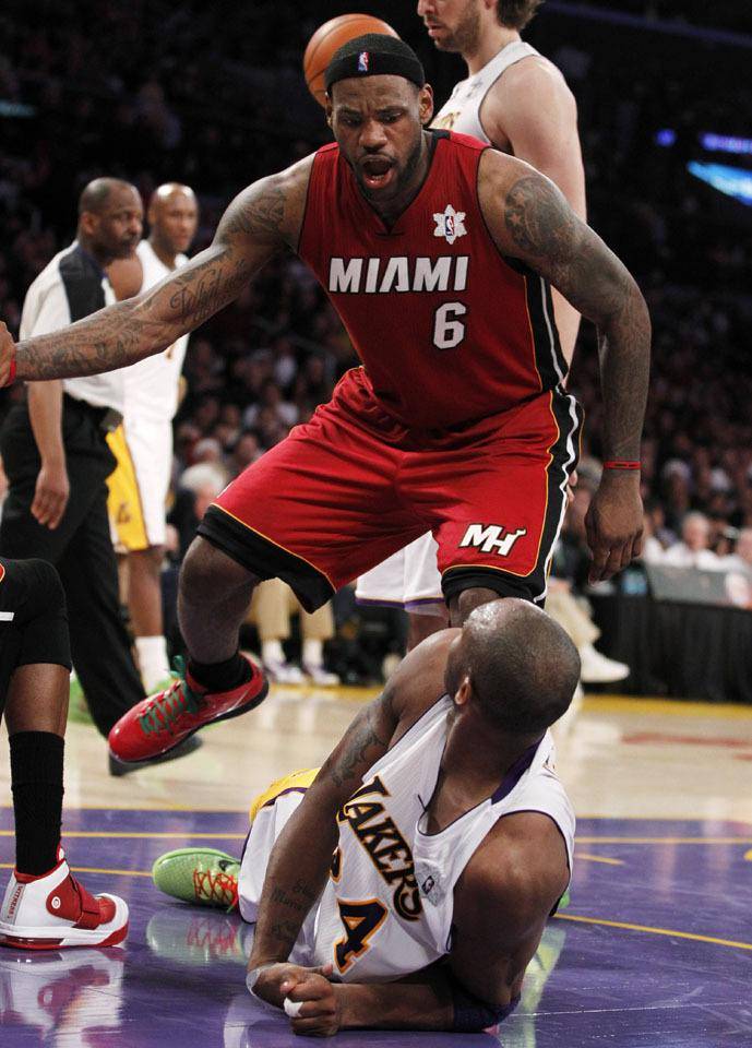 BR：詹姆斯各项数据碾压科比！库里也比科比好很多！