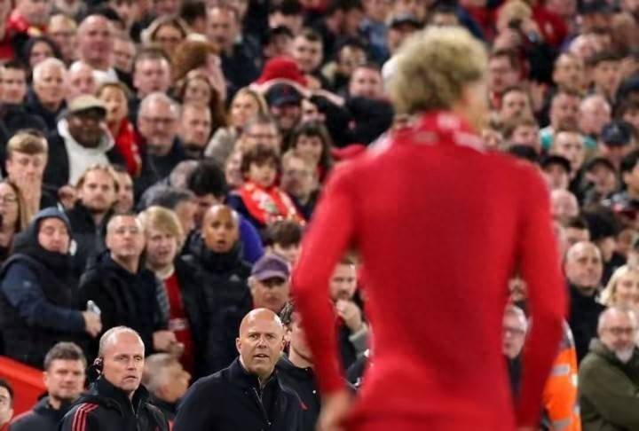 利物浦主帅斯洛特明示埃基蒂克是愚蠢的前锋 伊萨克有望上位