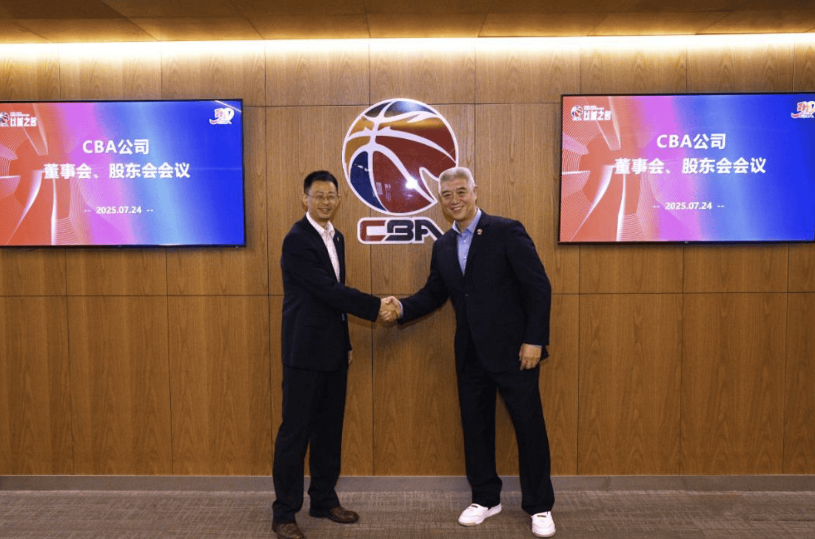 CBA领先世界篮球！第五节新规太搞笑，全是漏洞全是短板，辽粤咋办