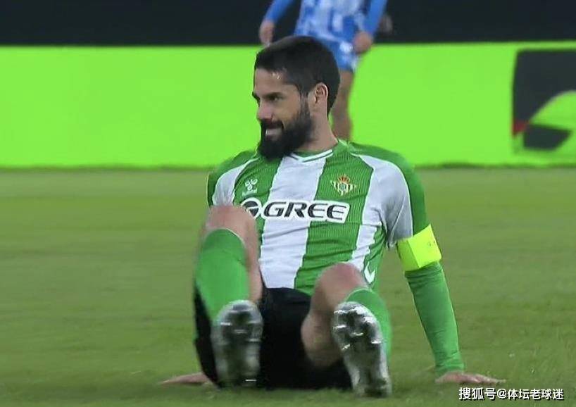 双核“自相残杀”！伊斯科与队友相撞双双伤退，贝蒂斯运气真是差