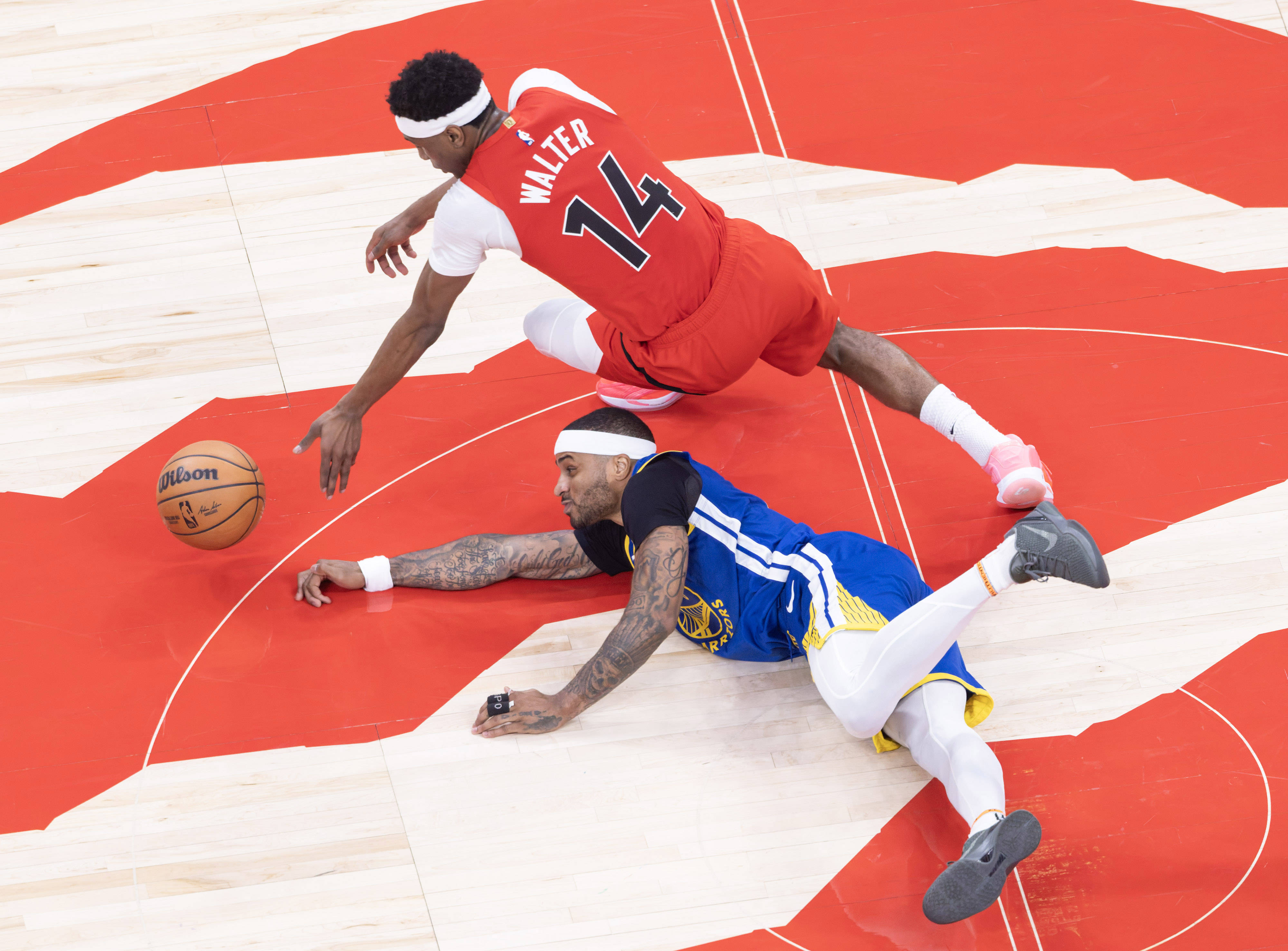 （体育）篮球——NBA常规赛：猛龙胜勇士