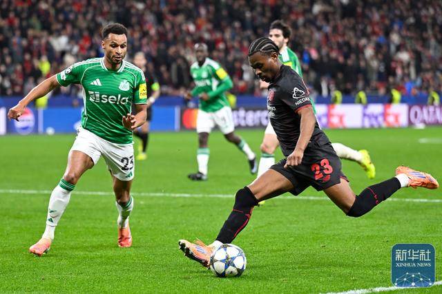 足球丨欧冠：勒沃库森平纽卡斯尔联