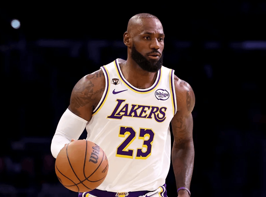 NBA最新排名出炉！湖人逃过一劫，东部第二大爆冷，裁判坑苦76人