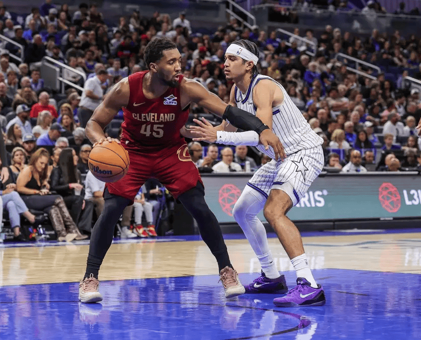 NBA最新排名出炉！湖人逃过一劫，东部第二大爆冷，裁判坑苦76人