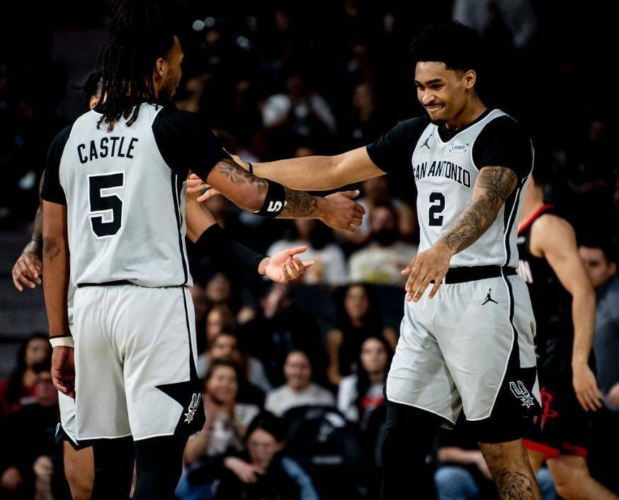 圣安东尼奥马刺近16战狂取15胜，对阵雷霆掘金等豪强战绩13胜3负，文班亚马进入MVP前二讨论呼声挺高